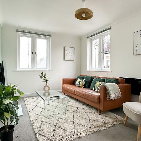 Luxury 2 Bedroom City Centre Apartment - Secure Parking - Amazing Location! Canterbury Zewnętrze zdjęcie