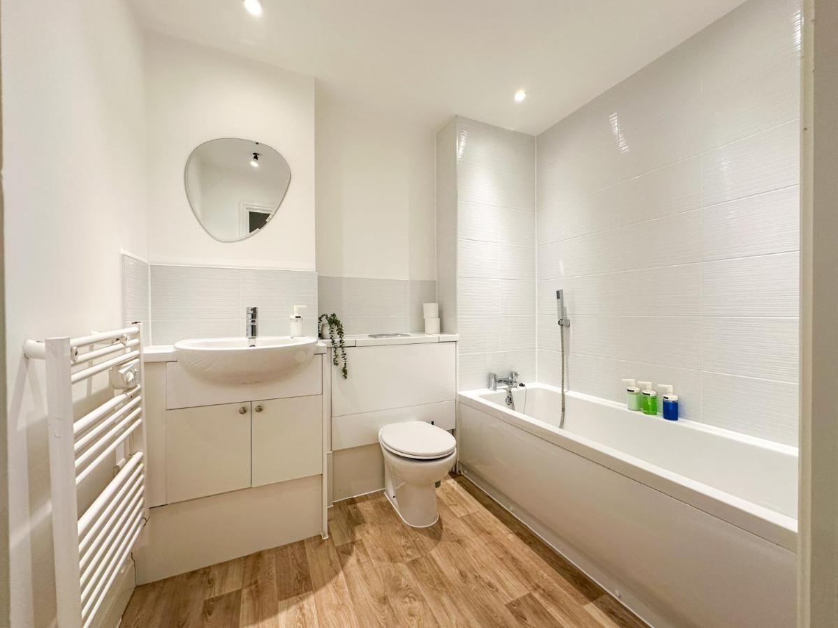 Luxury 2 Bedroom City Centre Apartment - Secure Parking - Amazing Location! Canterbury Zewnętrze zdjęcie
