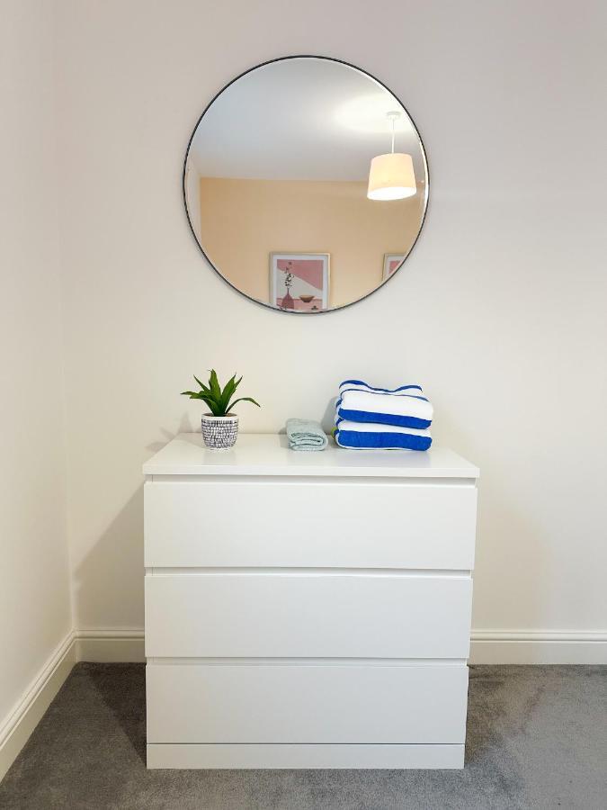 Luxury 2 Bedroom City Centre Apartment - Secure Parking - Amazing Location! Canterbury Zewnętrze zdjęcie