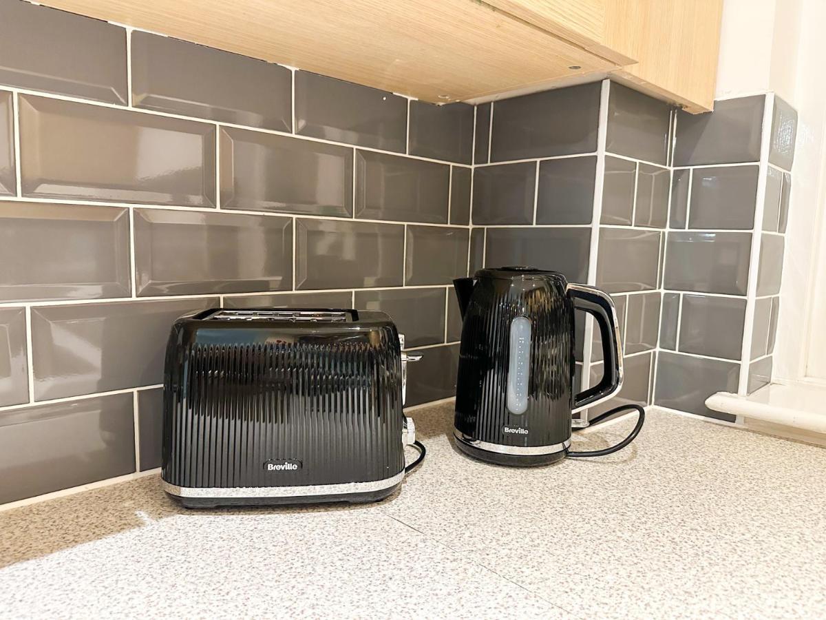 Luxury 2 Bedroom City Centre Apartment - Secure Parking - Amazing Location! Canterbury Zewnętrze zdjęcie