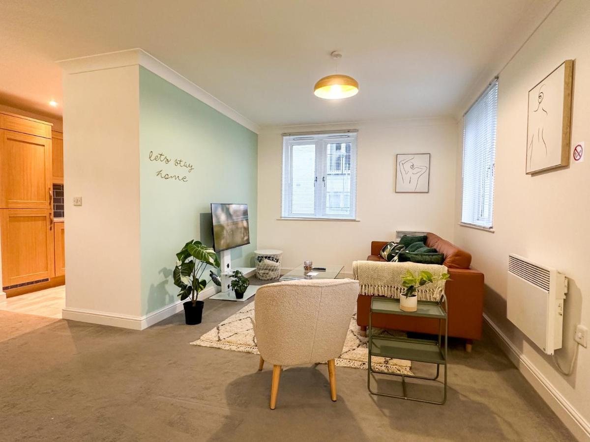 Luxury 2 Bedroom City Centre Apartment - Secure Parking - Amazing Location! Canterbury Zewnętrze zdjęcie