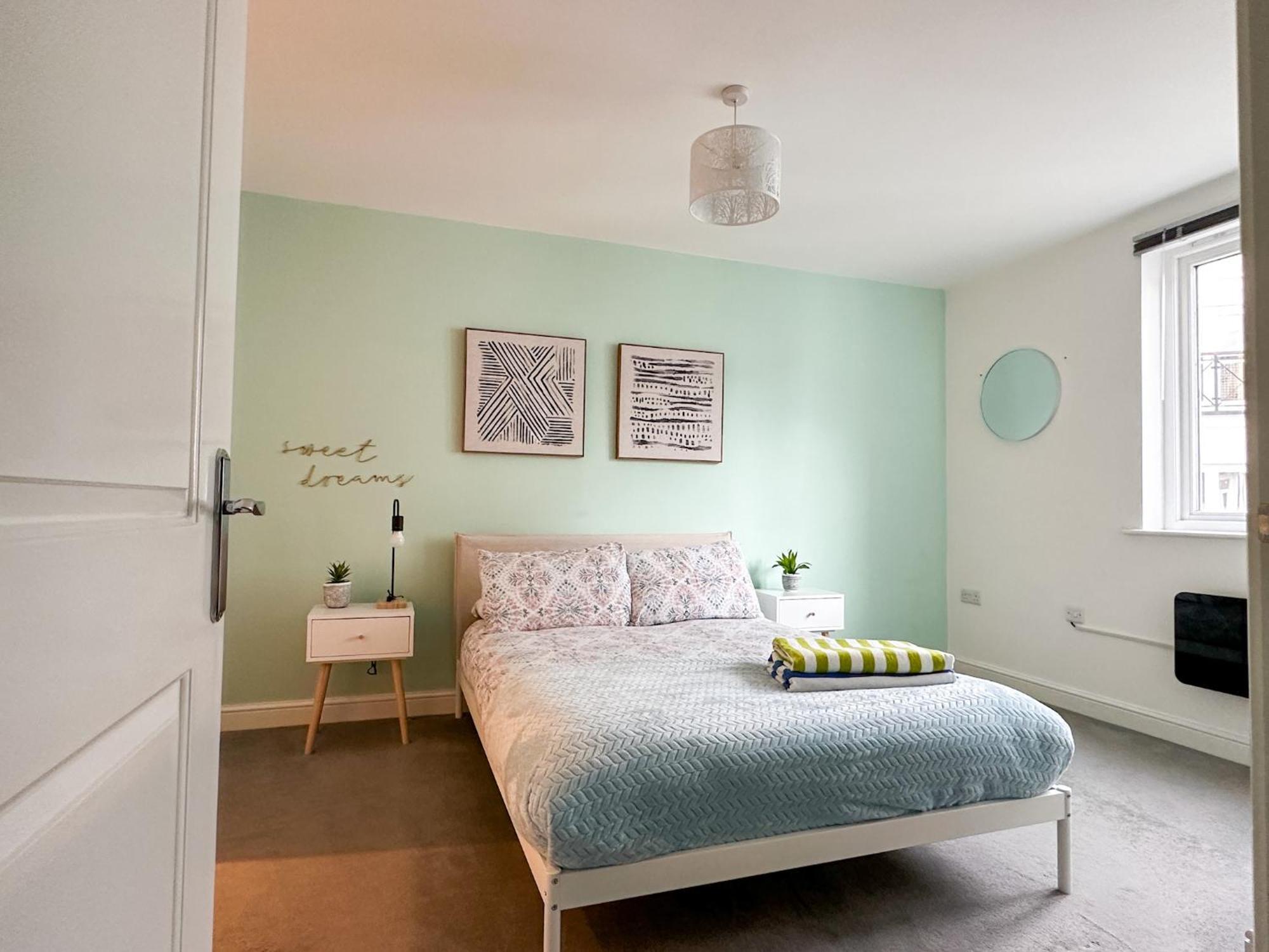 Luxury 2 Bedroom City Centre Apartment - Secure Parking - Amazing Location! Canterbury Zewnętrze zdjęcie